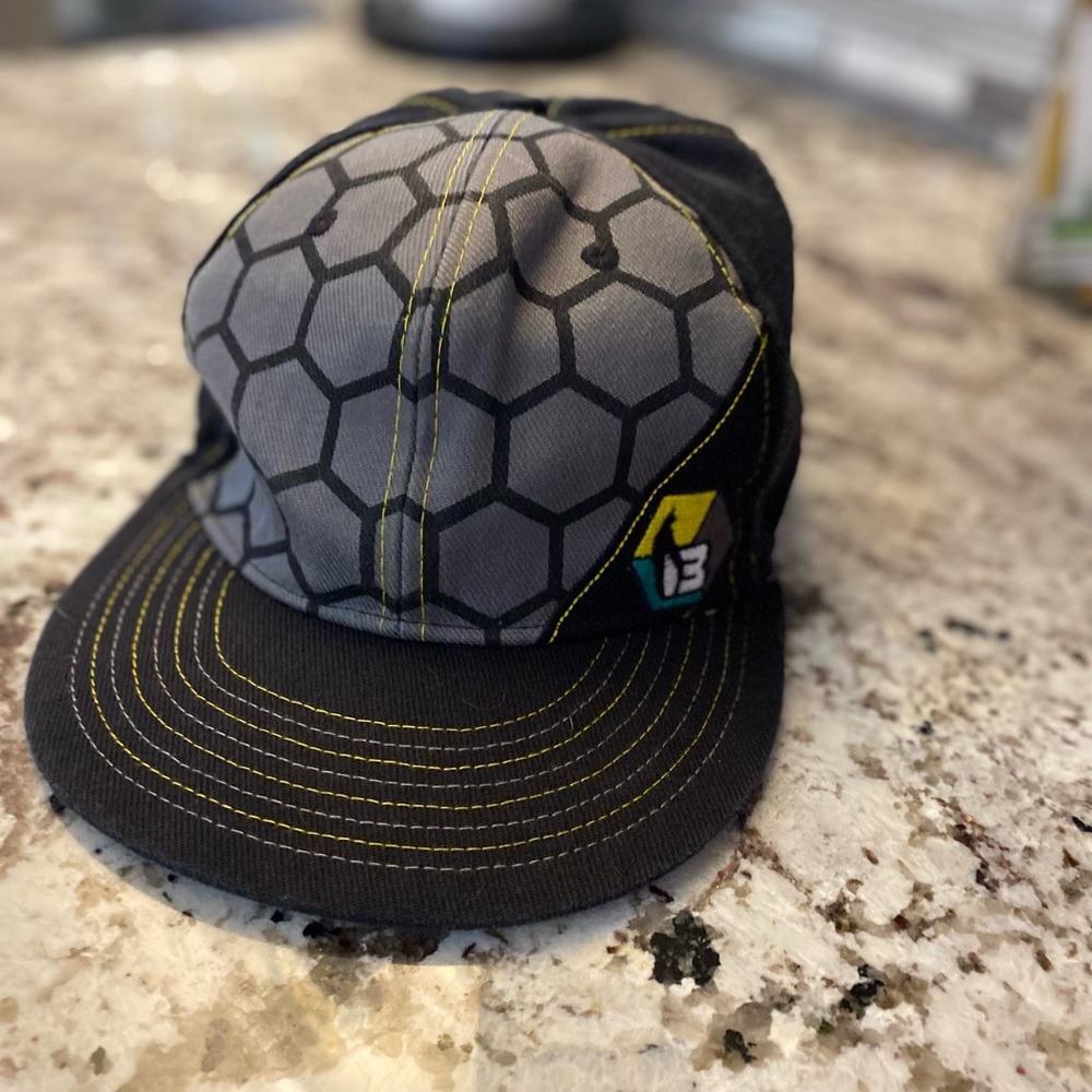 Grassroot LTD Edition Beeline hat size 7 1/2. Very good condition.
